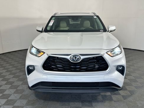 Used 2023 Toyota Highlander XLE FWD image 8