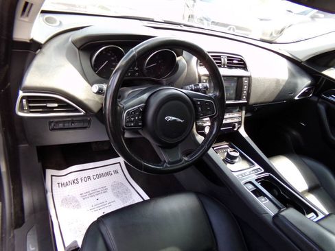 Used 2018 Jaguar F-PACE Premium AWD/4WD image 8