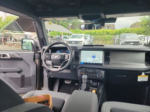 New 2025 Ford Bronco 4-Door image 21