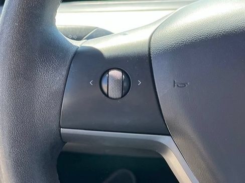 Used 2024 Tesla Model Y Long Range AWD/4WD image 10