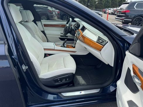 Used 2015 BMW 750Li xDrive image 22