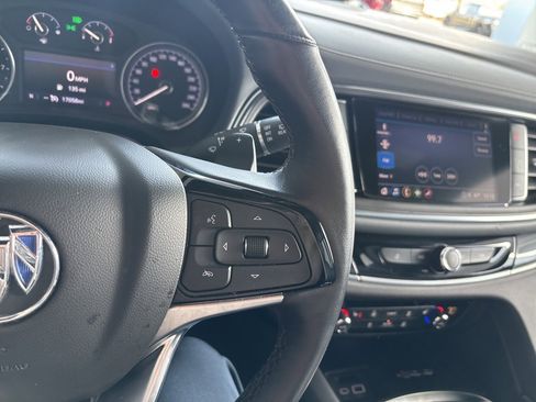 Used 2022 Buick Enclave Essence image 13