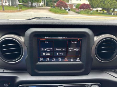 Used 2020 Jeep Wrangler Sport AWD/4WD image 18