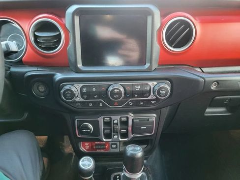 Used 2018 Jeep Wrangler Unlimited Rubicon w/ Dual Top Group AWD/4WD image 21