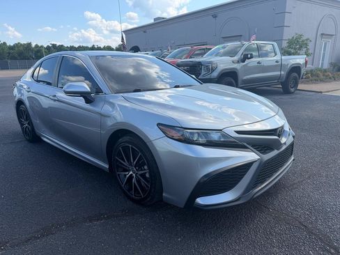 Used 2023 Toyota Camry SE w/ Convenience Package FWD image 4
