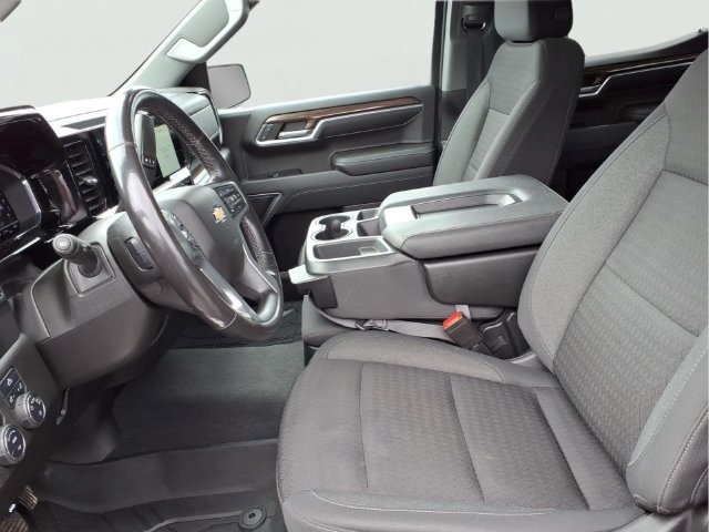 Used 2022 Chevrolet Silverado 1500 LT AWD/4WD image 5