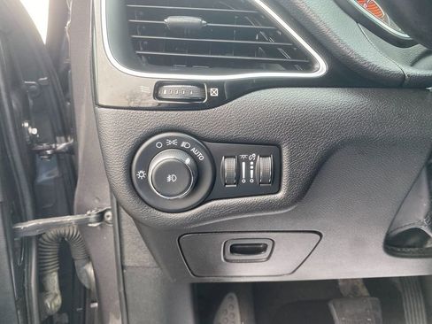 Used 2019 Jeep Cherokee Latitude Plus image 14