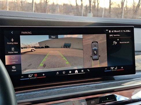 Certified 2023 BMW 760i xDrive image 4