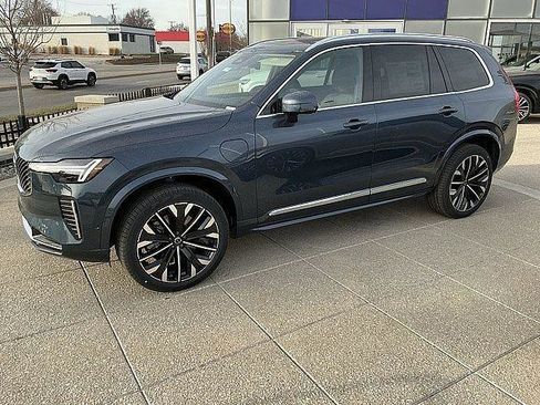 New 2026 Volvo XC90 T8 Plus w/ Protection Package Premier AWD/4WD image 11