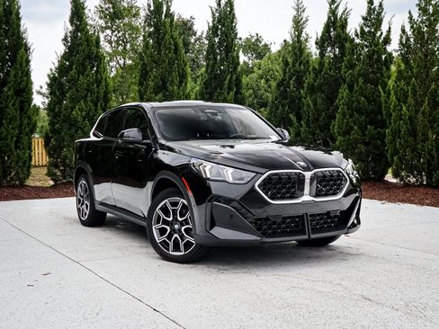 Used 2026 BMW X2 xDrive28i AWD/4WD image 2