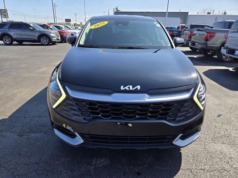 Used 2025 Kia Sportage LX image 3