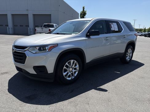 Used 2021 Chevrolet Traverse LS FWD image 5