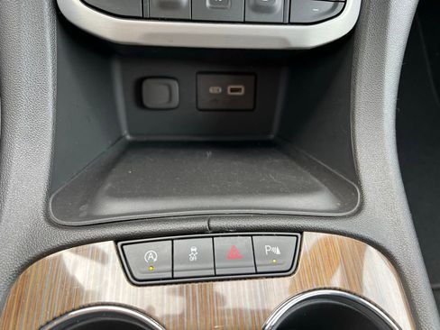 Used 2023 GMC Acadia SLE w/ Driver Convenience Package image 35