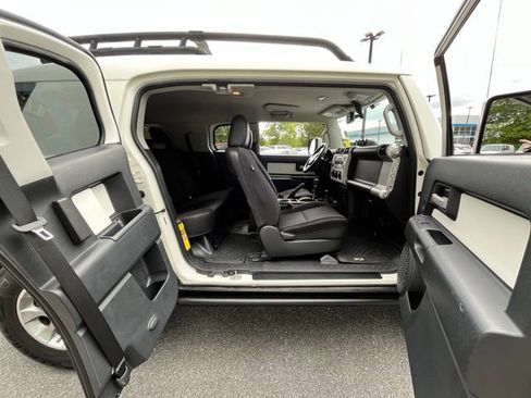 Used 2013 Toyota FJ Cruiser 4WD w/ Upgrade Pkg image 22