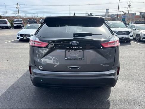 Certified 2024 Ford Edge SE image 6