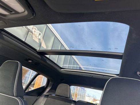 Certified 2025 Volvo XC40 B5 Plus image 27