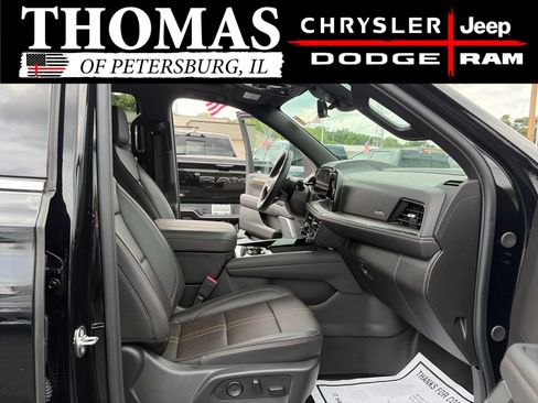 Used 2026 Chevrolet Suburban High Country AWD/4WD image 31