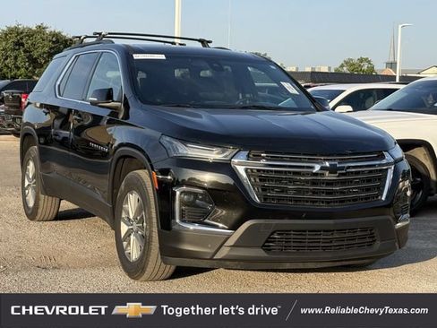 Used 2023 Chevrolet Traverse LT FWD image 1