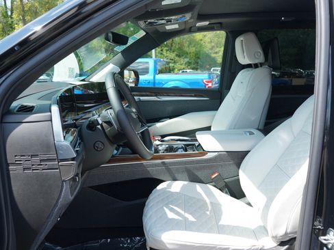 Used 2026 Cadillac Escalade Platinum Sport w/ LPO, ONYX Package AWD/4WD image 21