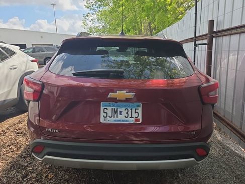 Used 2025 Chevrolet Trax LT w/ LT Convenience Package image 10