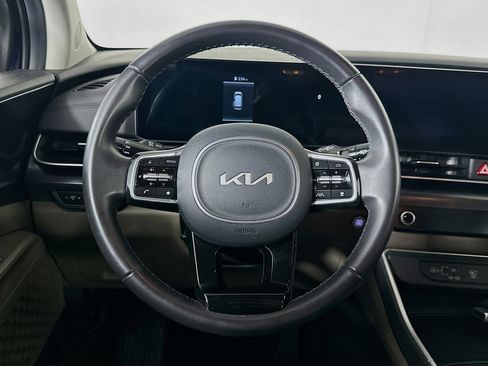 Used 2025 Kia Carnival FWD image 18