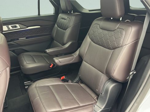 Used 2025 Ford Explorer Platinum w/ LUX Leather Package AWD/4WD image 9