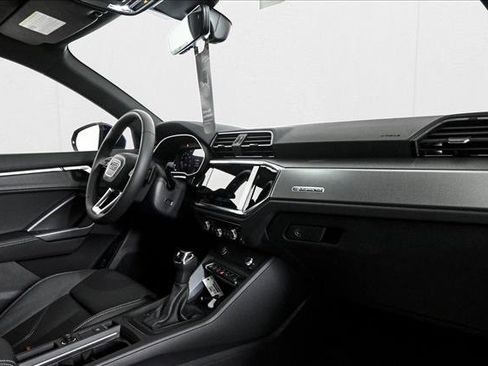 New 2025 Audi Q3 2.0T Premium image 9