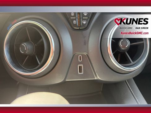 Used 2025 Chevrolet Blazer LT FWD image 31