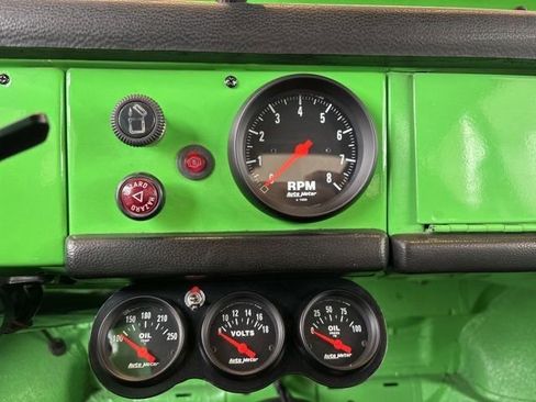 Used 2023 Volkswagen Tiguan SE w/ Panoramic Sunroof Package FWD image 19