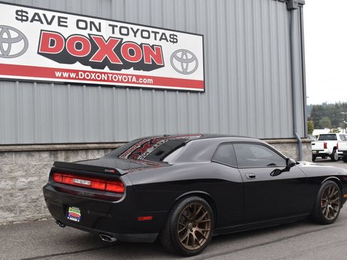 Used 2010 Dodge Challenger SRT8 w/ SRT Option Group II RWD image 5