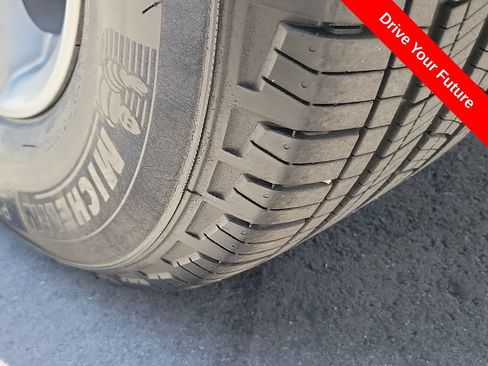 Used 2023 Jeep Grand Cherokee L Laredo RWD image 30