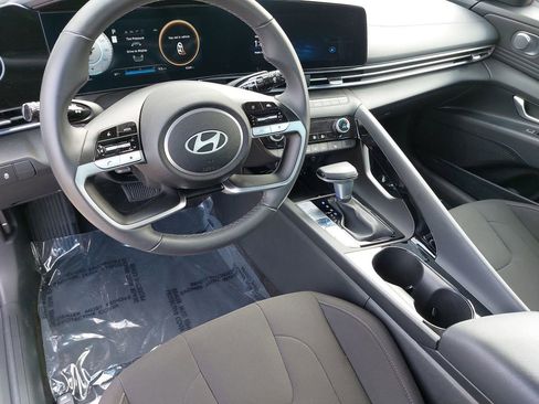 Certified 2025 Hyundai Elantra SEL w/ Cargo Package image 15