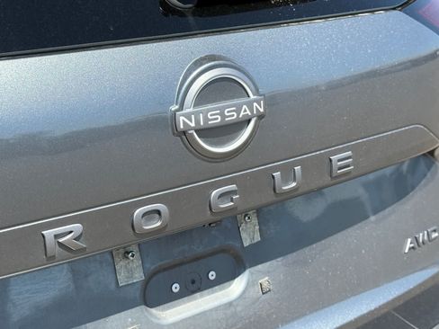Used 2025 Nissan Rogue SV AWD/4WD image 8