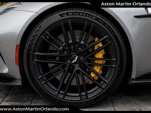 Used 2025 Aston Martin V8 Vantage Coupe image 38