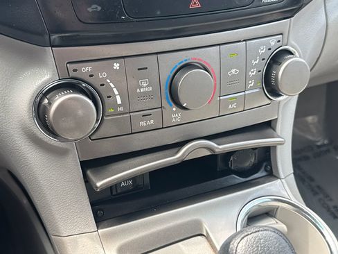 Used 2010 Toyota Highlander 4WD image 24