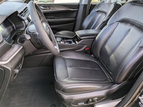 Certified 2023 Jeep Grand Cherokee L Limited w/ Trailer Tow Group (B) image 11