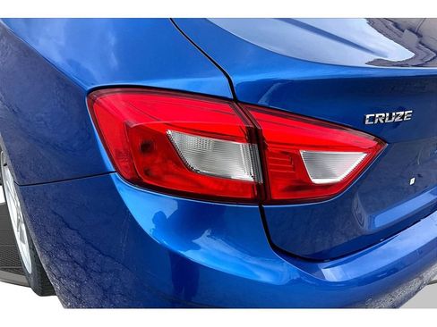 Used 2018 Chevrolet Cruze LT w/ Convenience Package FWD image 37