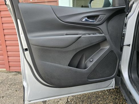 Used 2022 Chevrolet Equinox LT image 12