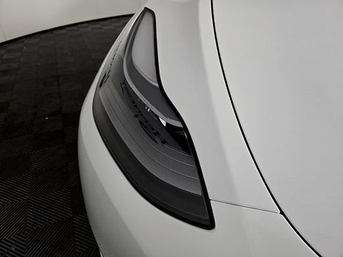 Used 2024 Tesla Model Y Long Range AWD/4WD image 10