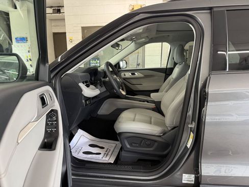 New 2026 Ford Explorer Active w/ Active Comfort Package AWD/4WD image 12