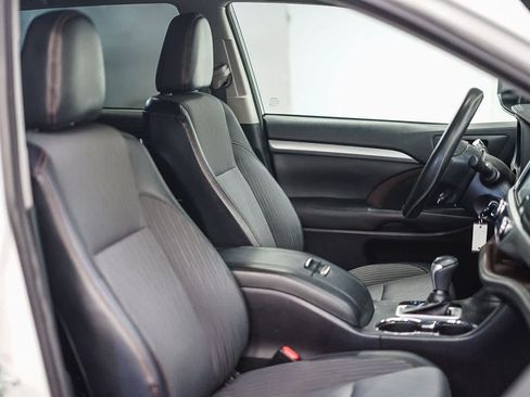 Used 2017 Toyota Highlander Plus w/ Carpet Mat Package image 16