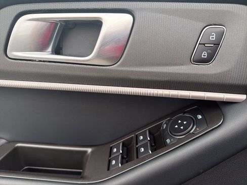 Used 2025 Ford Explorer ST-Line image 15