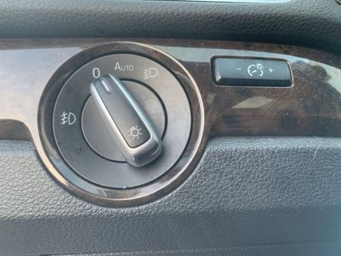 Used 2014 Volkswagen Passat TDI SEL Premium image 16