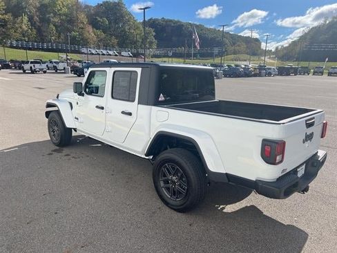 New 2025 Jeep Gladiator Sport AWD/4WD image 7