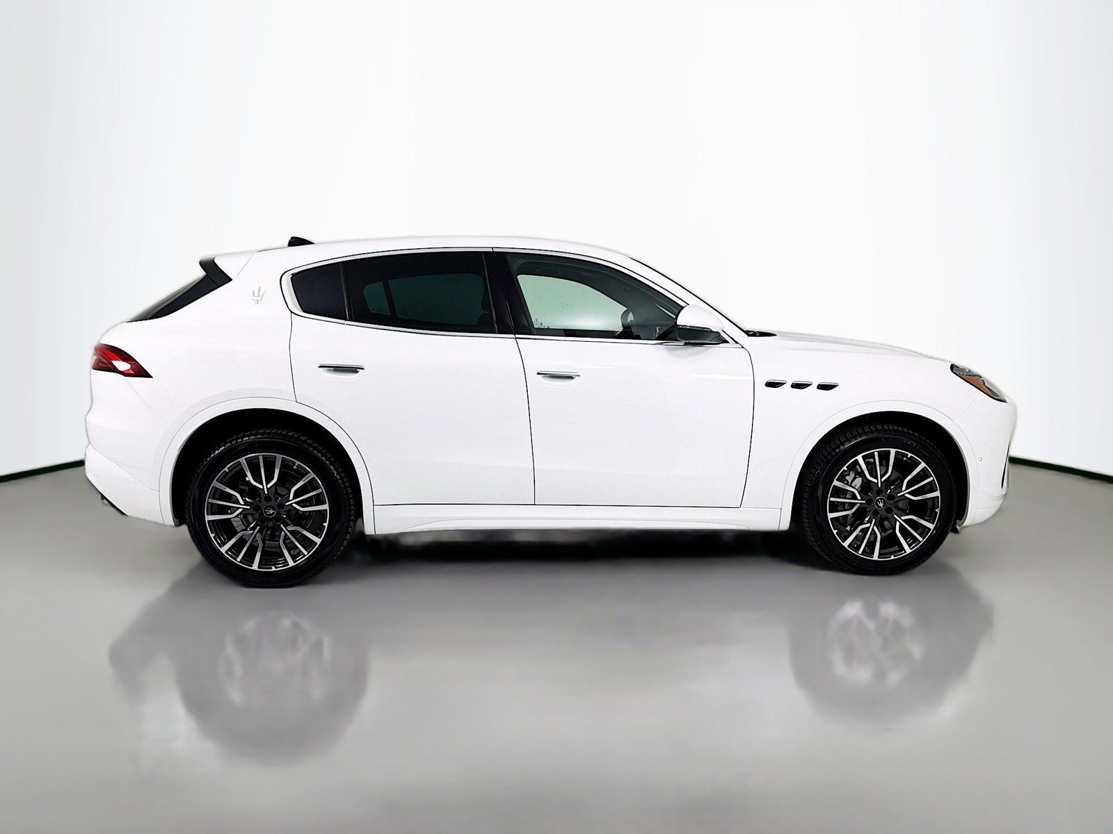 Used 2025 Maserati Grecale GT AWD/4WD image 8