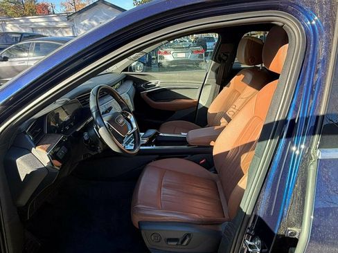 Used 2022 Audi e-tron Premium w/ Interior Protection Package image 3