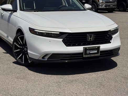 Used 2024 Honda Accord Touring image 3