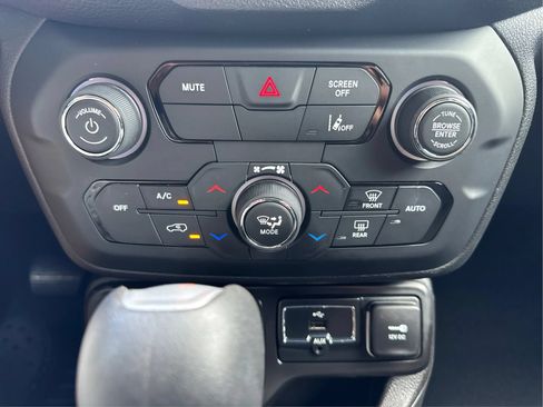 Used 2021 Jeep Renegade Sport FWD image 32
