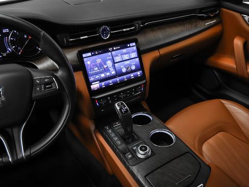 Used 2023 Maserati Quattroporte Modena RWD image 42