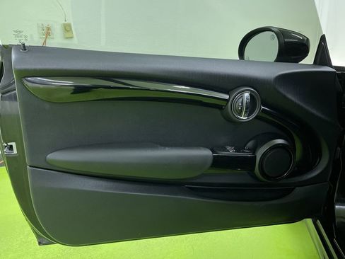 Used 2021 MINI Cooper 2-Door Hardtop image 16